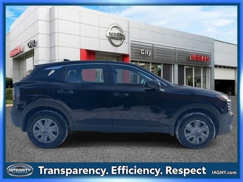 Certified 2025 Nissan Kicks S image 5