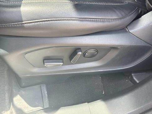 Used 2023 Ford Explorer Limited w/ Equipment Group 301A AWD/4WD image 30