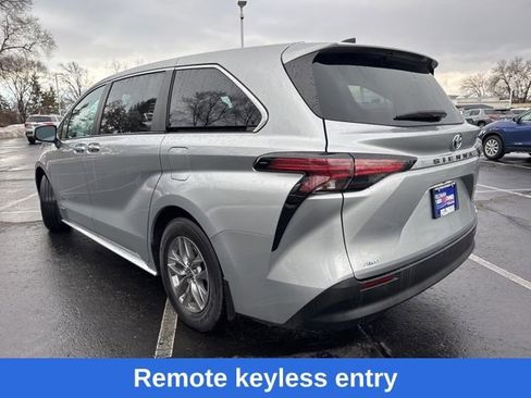 Used 2021 Toyota Sienna XLE image 5