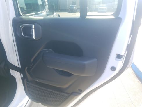 Used 2023 Jeep Gladiator Sport AWD/4WD image 14