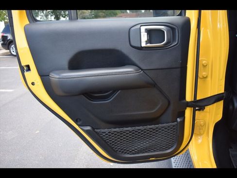 Used 2019 Jeep Wrangler Unlimited Sahara image 22