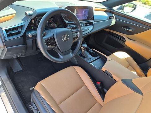 Used 2025 Lexus ES 300h w/ Premium Package FWD image 10