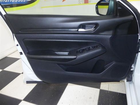 Used 2025 Nissan Altima 2.5 SV image 22