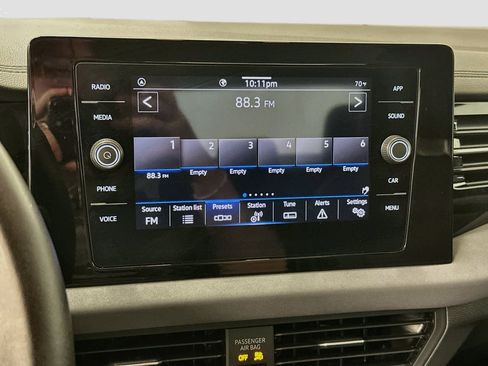 Used 2025 Volkswagen Jetta SE FWD image 21