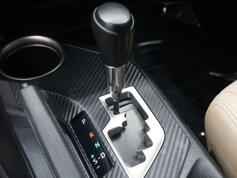 Used 2015 Toyota RAV4 XLE FWD image 20