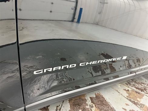 New 2025 Jeep Grand Cherokee L Limited w/ Luxury Tech Group II image 28