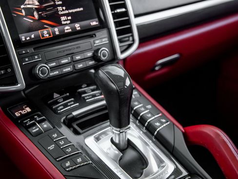 Certified 2018 Porsche Cayenne Turbo image 31