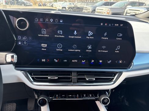 Used 2025 Chevrolet Equinox EV LT w/ Convenience Package image 19