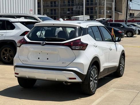Used 2024 Nissan Kicks SV FWD image 4