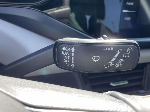 Used 2022 Volkswagen Taos SE image 19