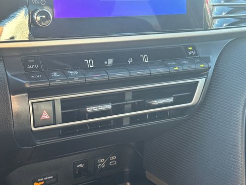 Used 2025 Toyota Camry SE image 23