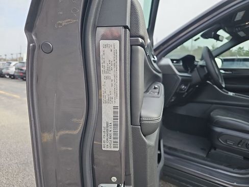 New 2025 Jeep Grand Cherokee Altitude image 34