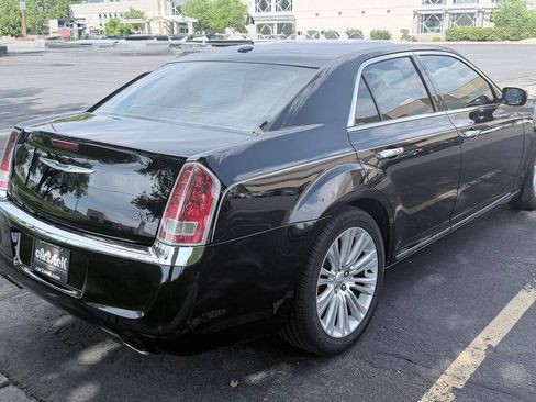 Used 2012 Chrysler 300 Limited w/ Luxury Group RWD image 9