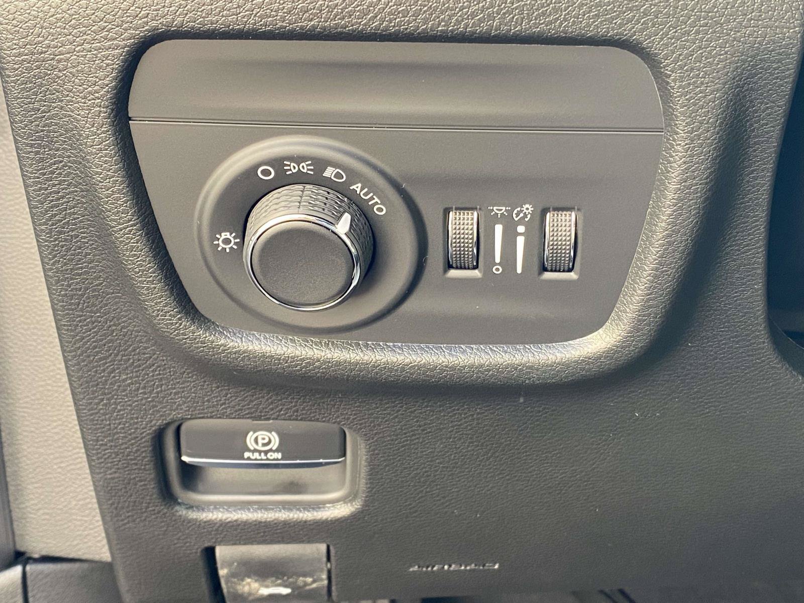 New 2026 Jeep Grand Cherokee Altitude AWD/4WD image 19