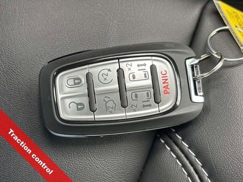 New 2026 Chrysler Pacifica Select image 35