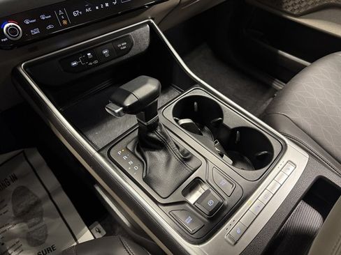 Used 2025 Kia Carnival image 33