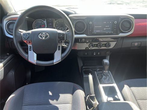 Used 2018 Toyota Tacoma SR5 RWD image 12