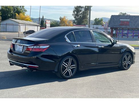 Used 2017 Honda Accord Sport image 7