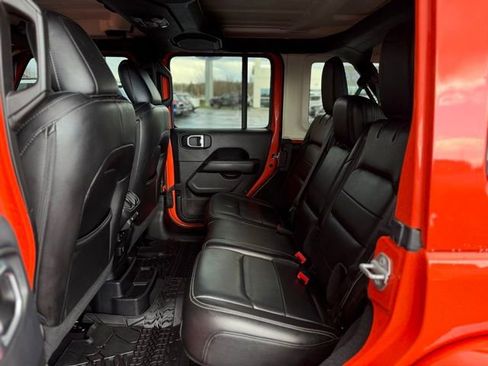 Used 2019 Jeep Wrangler Unlimited Sahara w/ Advanced Safety Group AWD/4WD image 16