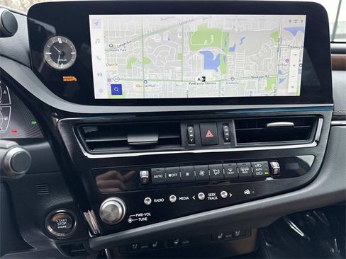 Certified 2024 Lexus ES 350 w/ Premium Package image 24