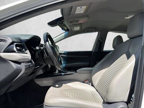 Used 2018 Toyota Camry SE FWD image 11