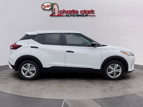 Used 2023 Nissan Kicks S FWD image 7