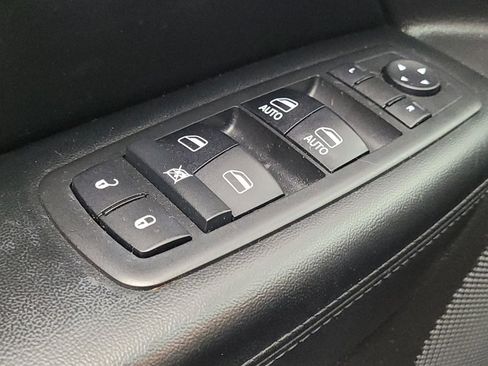 Used 2018 Jeep Grand Cherokee Limited image 27