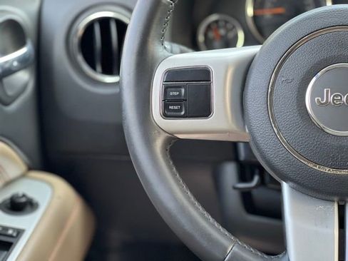 Used 2016 Jeep Compass Latitude image 35