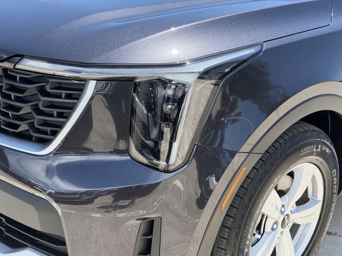 Certified 2026 Kia Sorento LX FWD image 9
