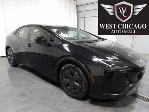 Used 2025 Toyota Prius LE FWD image 1