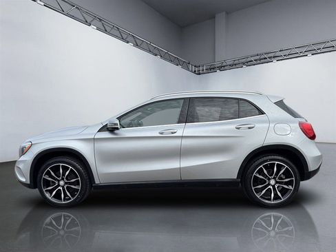 Used 2017 Mercedes-Benz GLA 250 4MATIC image 2