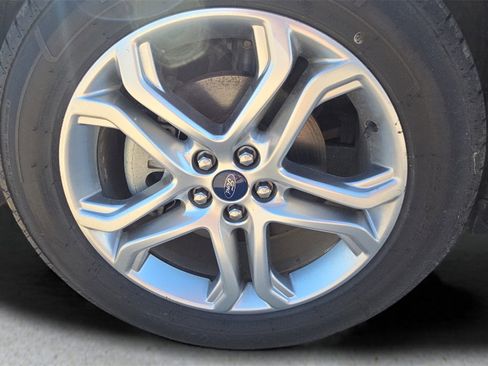 Used 2018 Ford Edge Titanium image 19