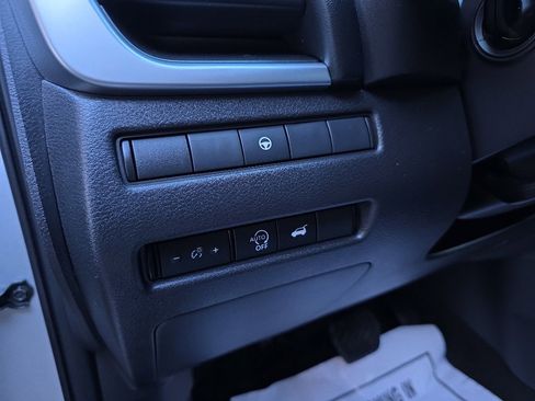 Used 2024 Nissan Rogue SV image 15