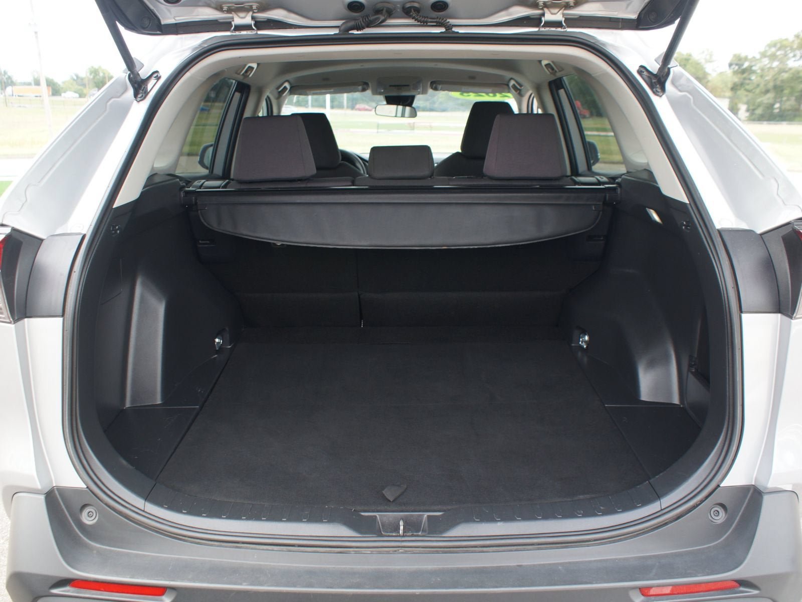 Used 2025 Toyota RAV4 XLE AWD/4WD image 16