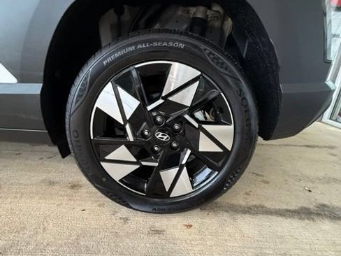 Used 2025 Hyundai Kona SEL FWD image 6