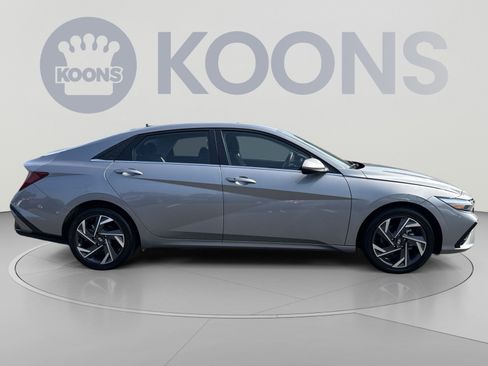Certified 2025 Hyundai Elantra SEL FWD image 8