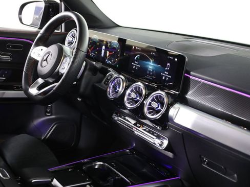 Used 2023 Mercedes-Benz GLB 250 4MATIC image 37