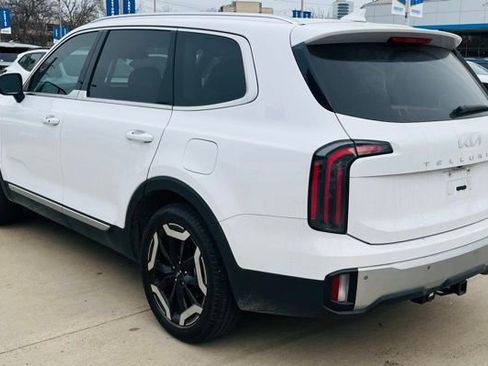 Used 2024 Kia Telluride EX w/ EX Captain's Chair Package image 5