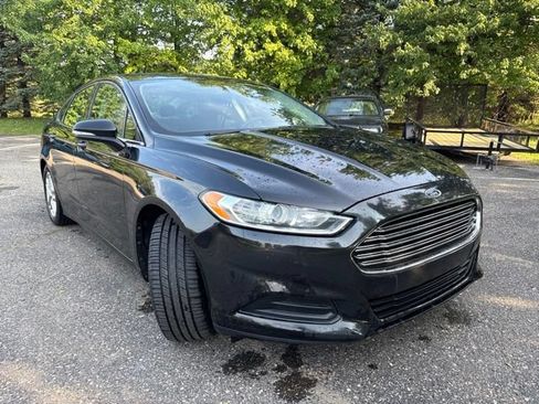 Used 2013 Ford Fusion SE FWD image 2