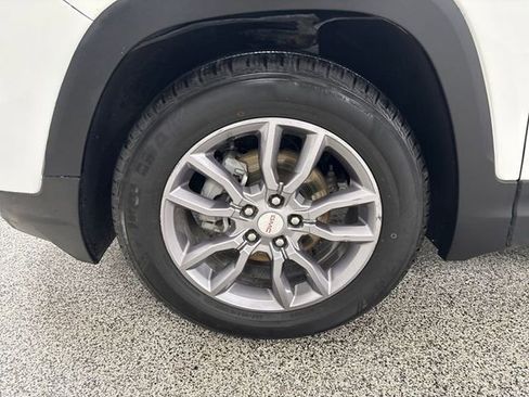 Used 2024 GMC Terrain SLT image 14