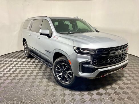 Used 2024 Chevrolet Suburban Z71 w/ Luxury Package AWD/4WD image 8