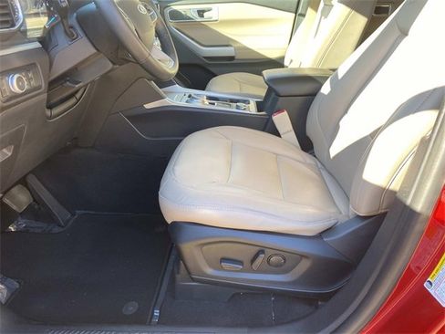 Certified 2022 Ford Explorer XLT w/ Equipment Group 202A image 21