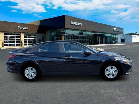 New 2026 Hyundai Elantra SE FWD image 10