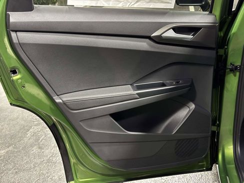 New 2026 Volkswagen Taos SE image 13