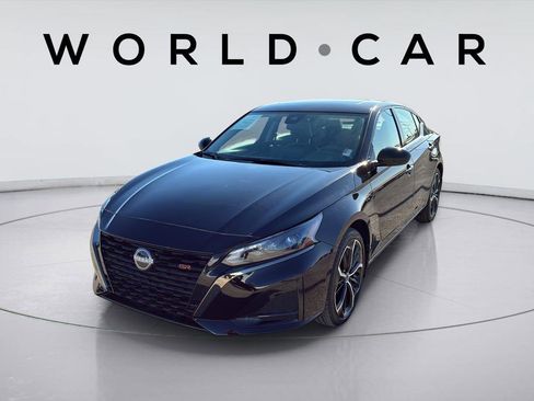 Used 2025 Nissan Altima 2.5 SR w/ SR Premium Package image 4