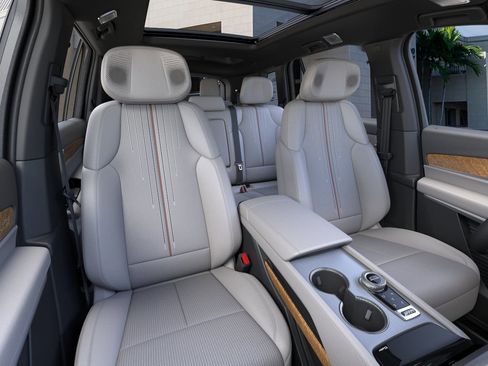 New 2026 Cadillac Vistiq Luxury image 16