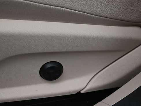 Used 2021 Mercedes-Benz GLC 300 4MATIC image 12