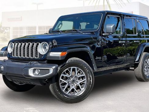 Used 2025 Jeep Wrangler Unlimited Sahara AWD/4WD image 28