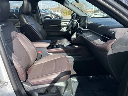 Used 2025 Ford Explorer Platinum w/ LUX Leather Package AWD/4WD image 21