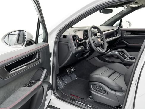 New 2026 Porsche Cayenne GTS AWD/4WD image 7